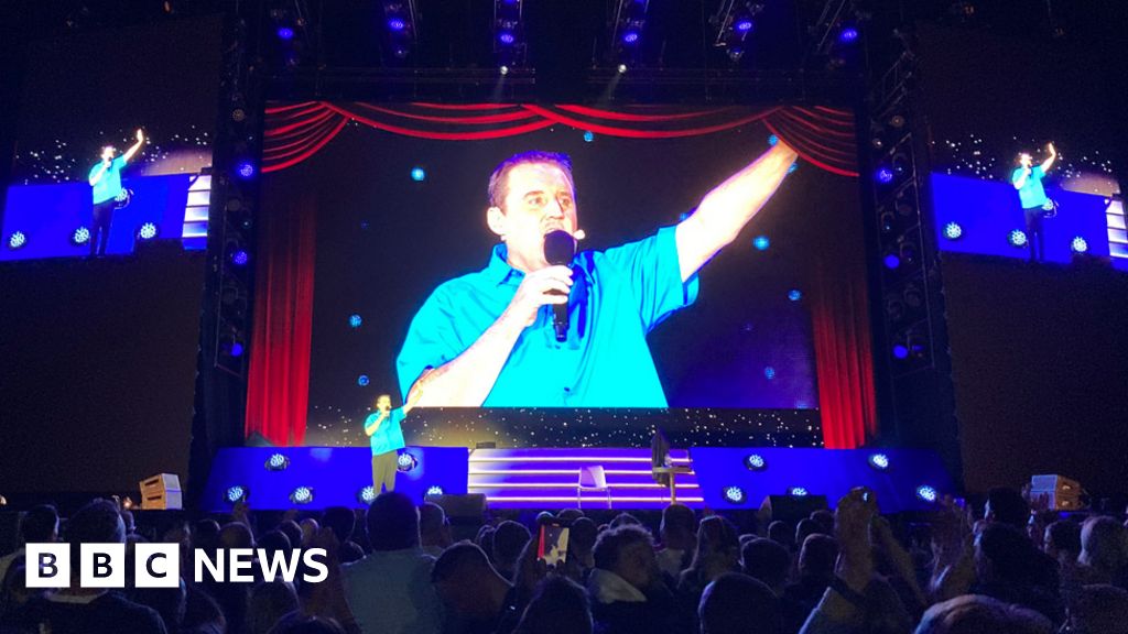 Peter Kay moved to tears in live comeback as tour kicks off in Manchester