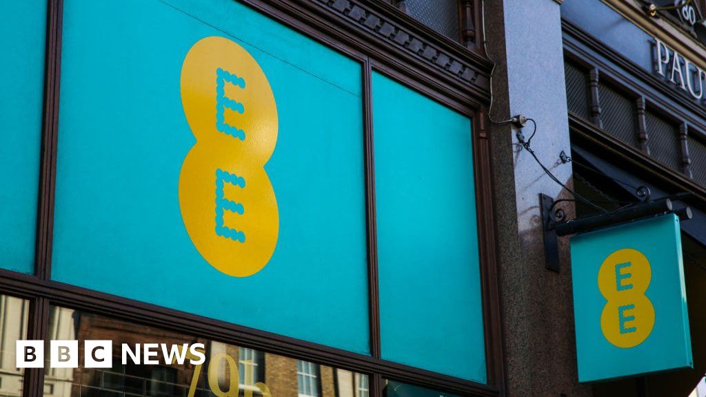 EE and Vodafone: Technical bug hits mobile networks