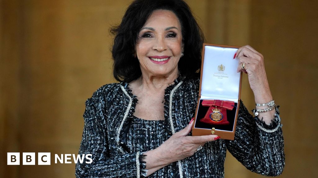 Shirley Bassey receives top honour from the King