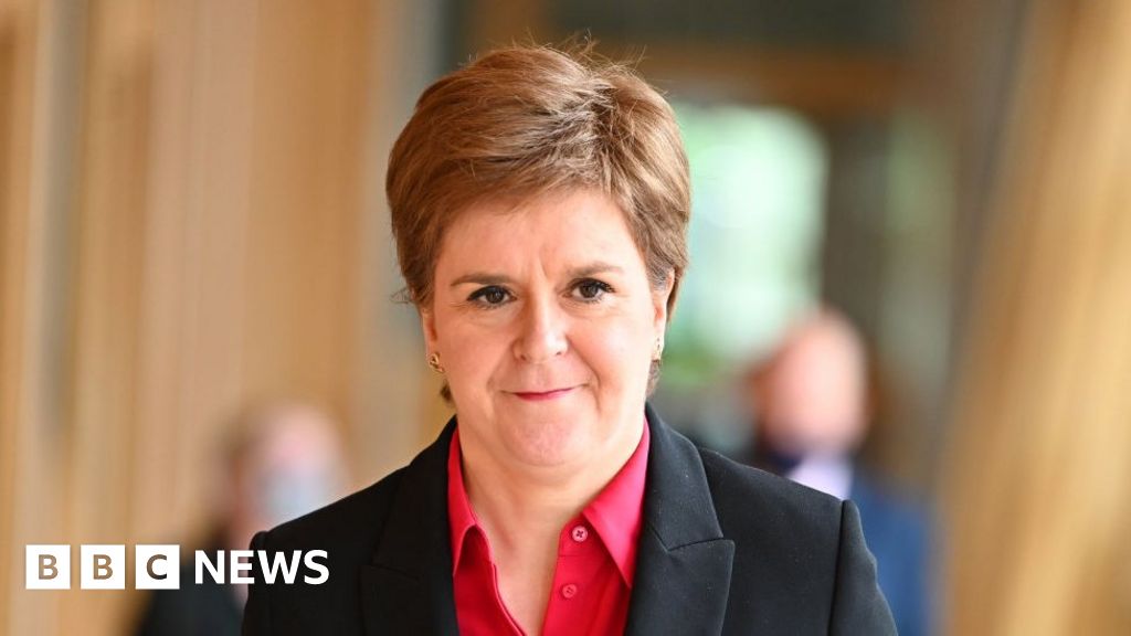 Nicola Sturgeon to hold talks over council strikes