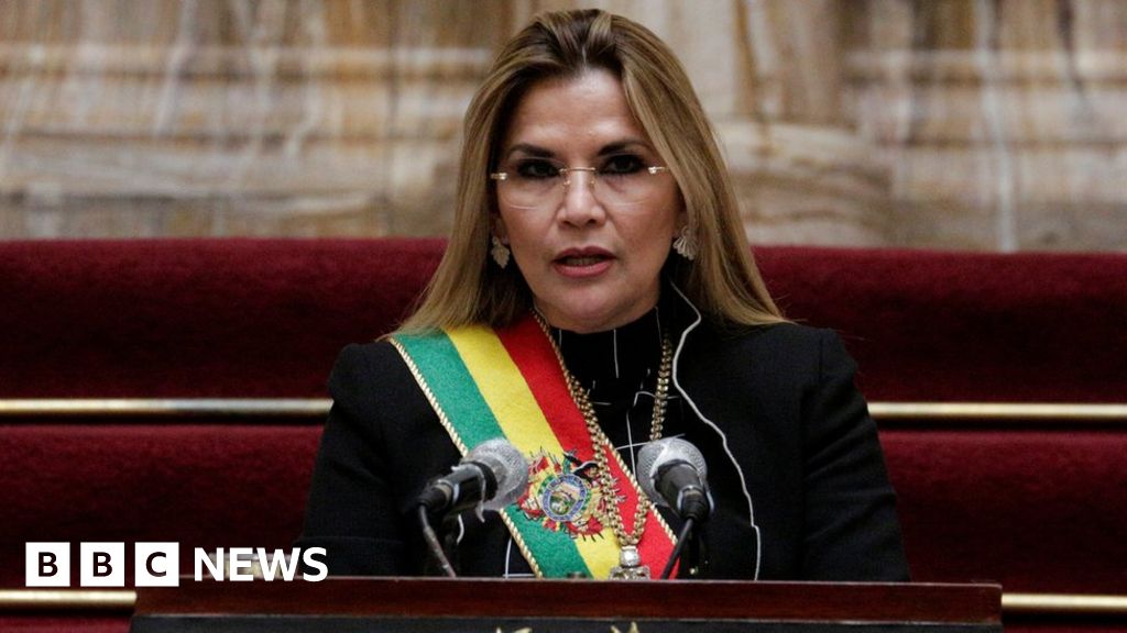 Bolivia: Ex-interim President Jeanine Áñez arrested over 'coup'