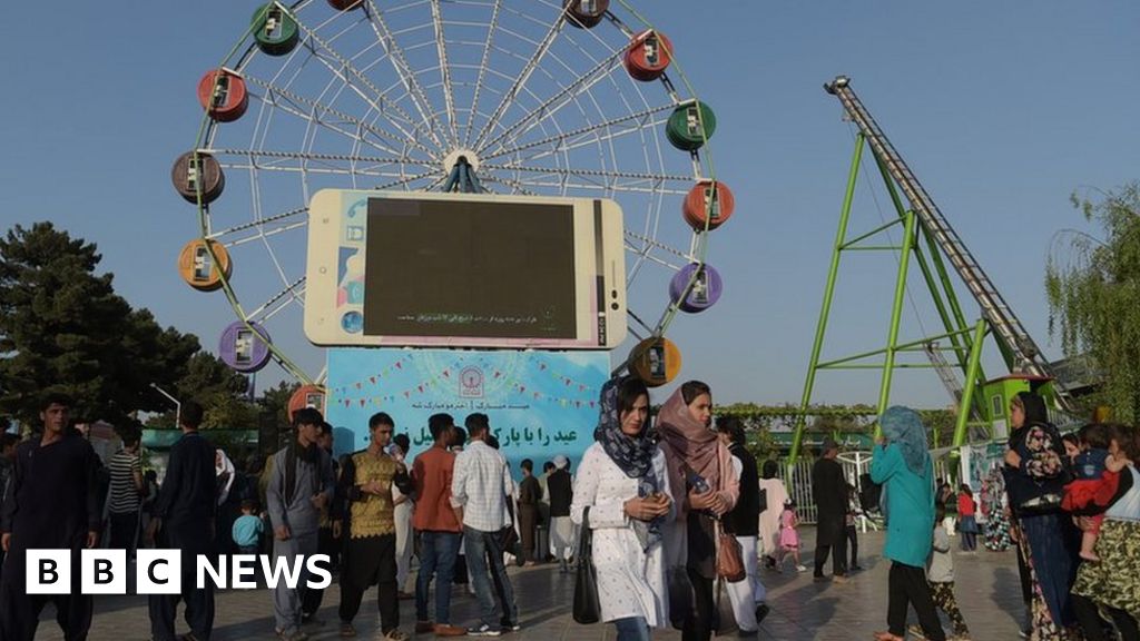 afghanistan-taliban-ban-women-from-kabul-parks