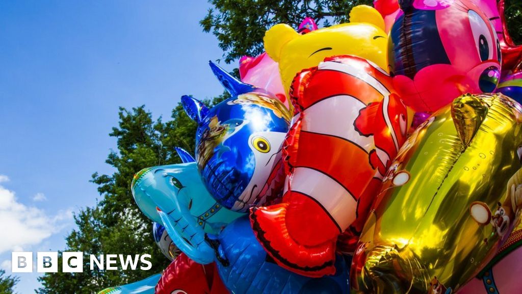 Does Walmart Blow Up Balloons In 2022? [Price, Helium + More]