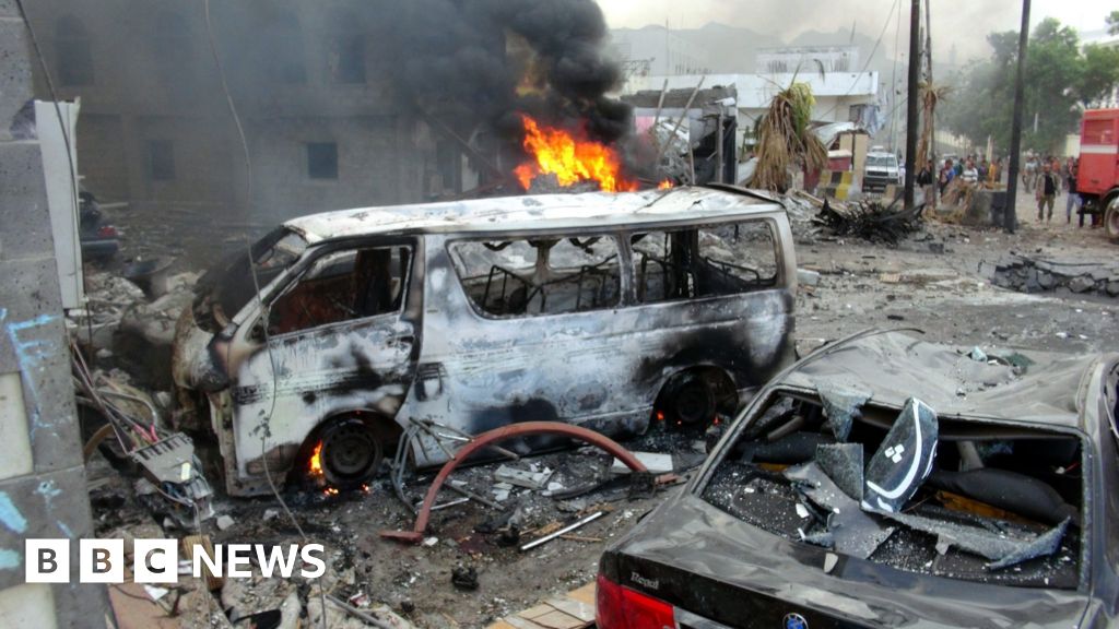 Yemen Conflict: Suicide Bombing Near Aden Palace Kills Seven - BBC News