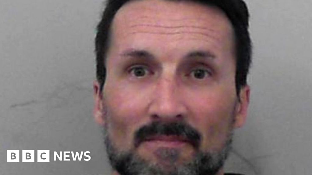 Mark Acklom: Conman pleads guilty to £300,000 fraud