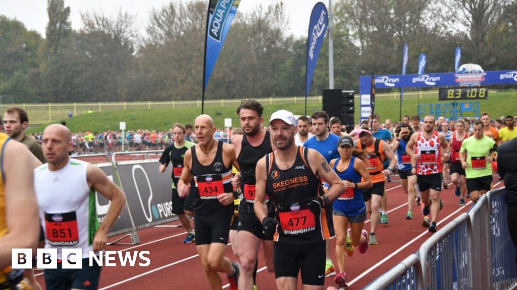 Thousands take part in Birmingham Marathon