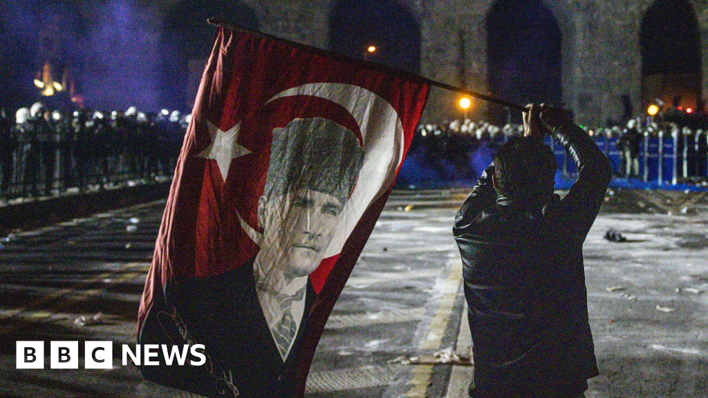 Why are thousands of people protesting in Turkey?