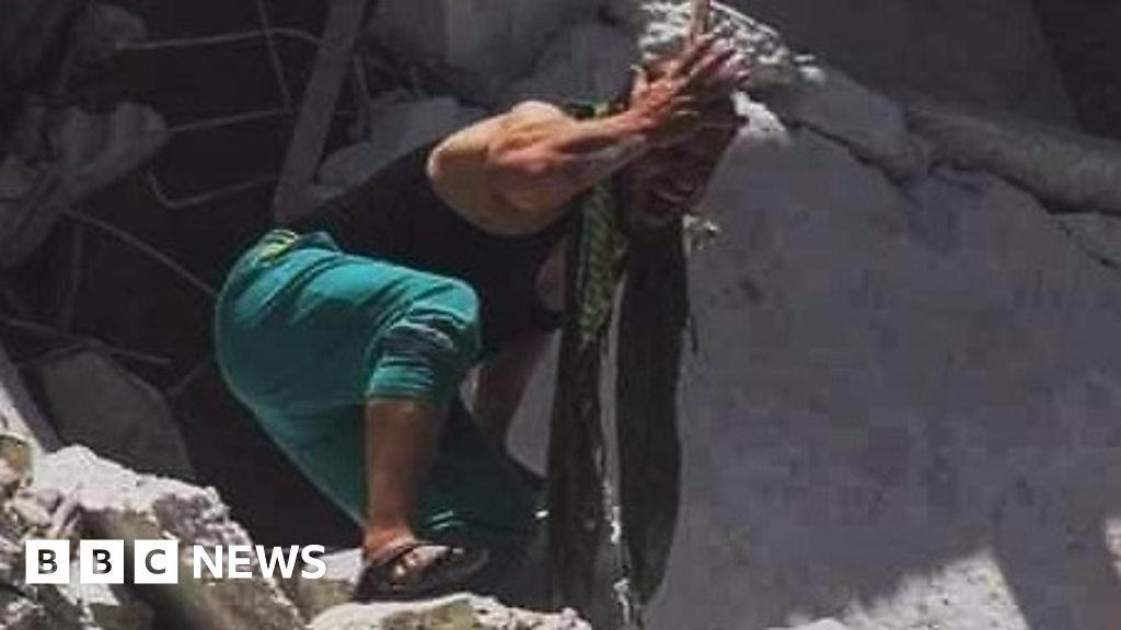 Syria air strike sisters photo: Behind the image that shocked the world