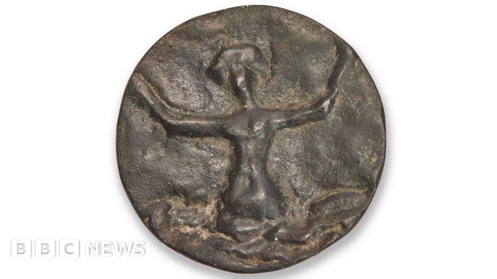 Buttons bought in £40 job lot sell for £61,000