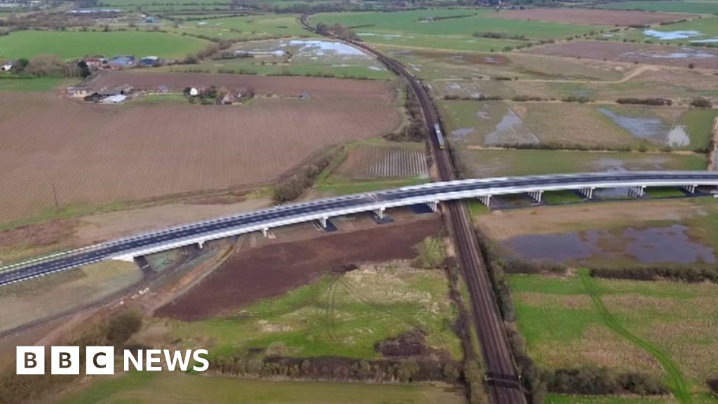Relief road linking Shripney to Felpham opens to motorists BBC News