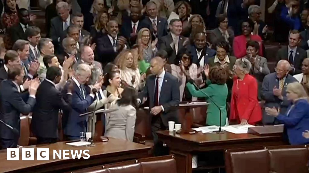 House Minority Leader Jeffries Breaks Longest Speech Record to Delay Trump’s Spending Bill Vote