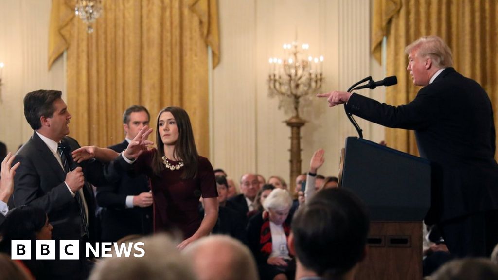 White House suspends CNN reporter's access