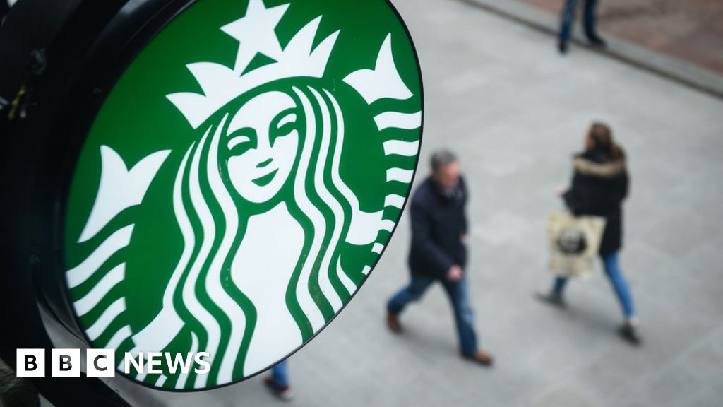 Starbucks CEO pledges to hire 10,000 refugees globally BBC News