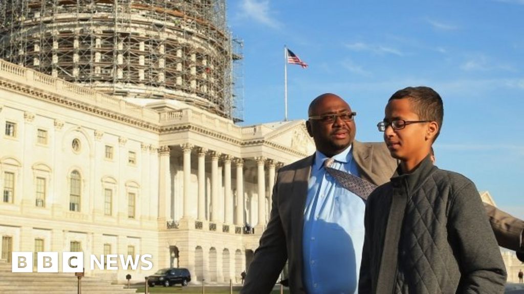 US 'clock boy' meets US President Barack Obama BBC News