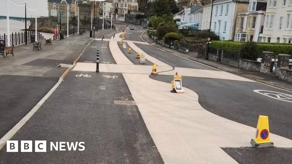 More changes made to Clevedon seafront road markings