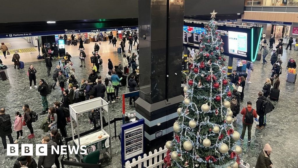 Perjalanan ke Inggris: Jutaan orang melakukan perjalanan dan kereta api sebelum Natal