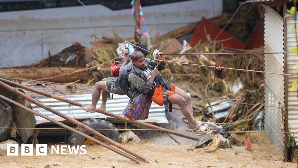 People 'jump from roof to roof' as floods kill 148 in Nepal