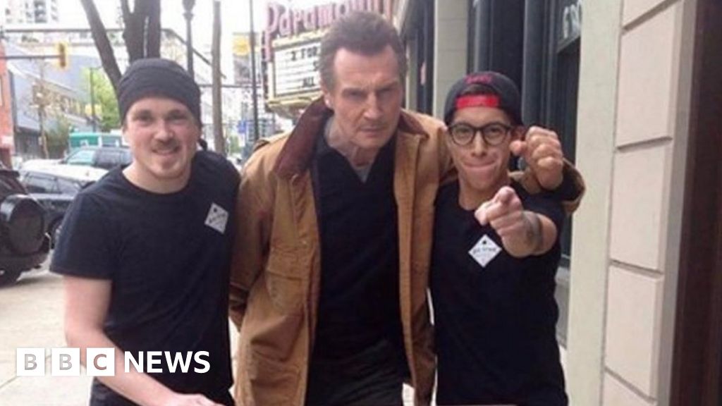 Hollywood star Liam Neeson pursues free sandwich offer - BBC News