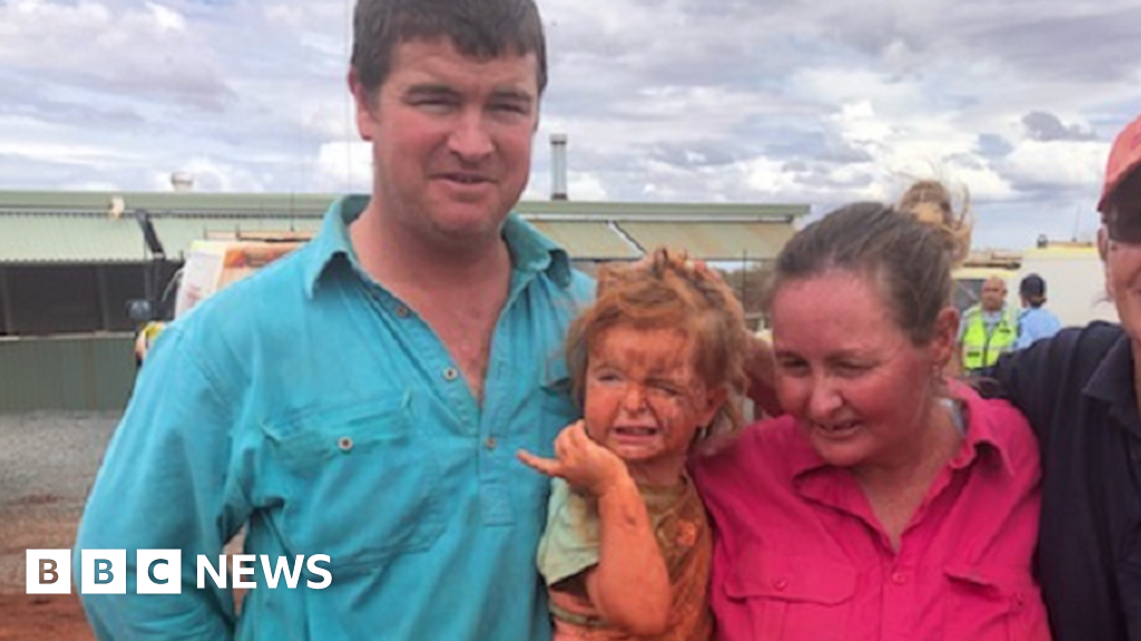 Australia floods: Girl, 3, and dog missing for 24 hours found 3km from home - BBC News