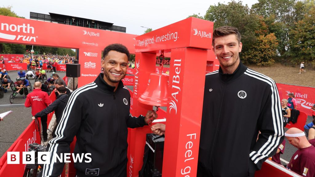 Thousands take part in Great North Run