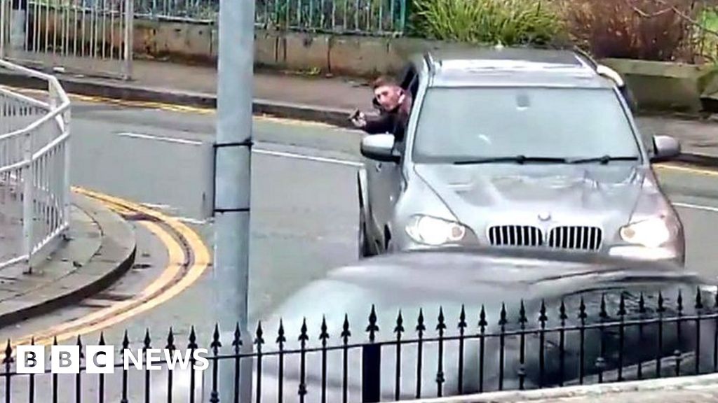 Manchester car chase: CCTV captures gunman firing at car - BBC News