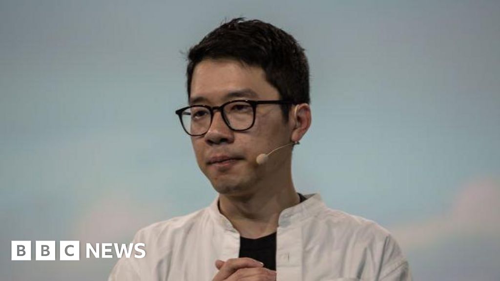 Nathan Law: Singapore denies entry to exiled HK pro-democracy activist thumbnail