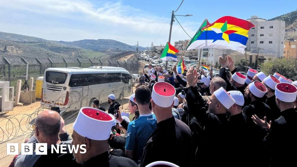 First Druze crossing in 50 years as Israel courts allies in Syria