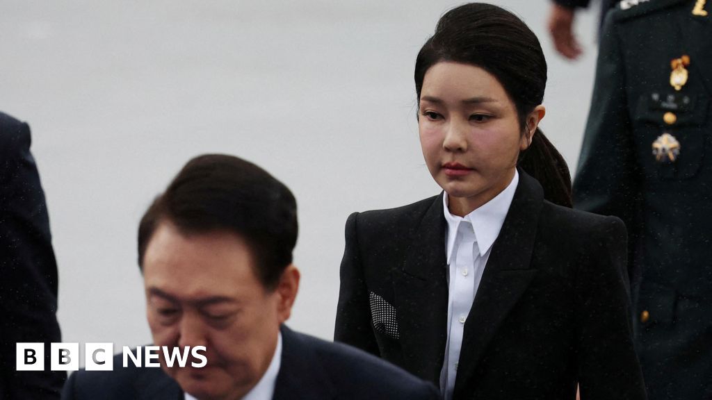 South Korean president sorry for controversies surrounding wife