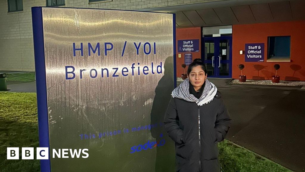 MP protests in support of hunger strike prisoner