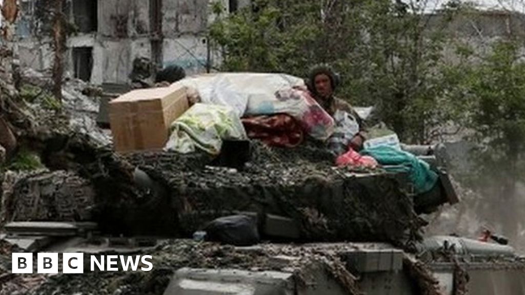 Ukrainian refugee from Popasna spots looted possessions on Russian tank
