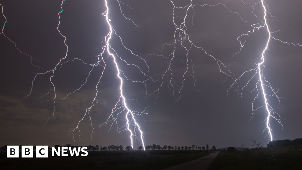 Thunderstorm Asthma: A Health Alert for Those with Asthma and Hay Fever in Berkshire, Oxfordshire, and Buckinghamshire