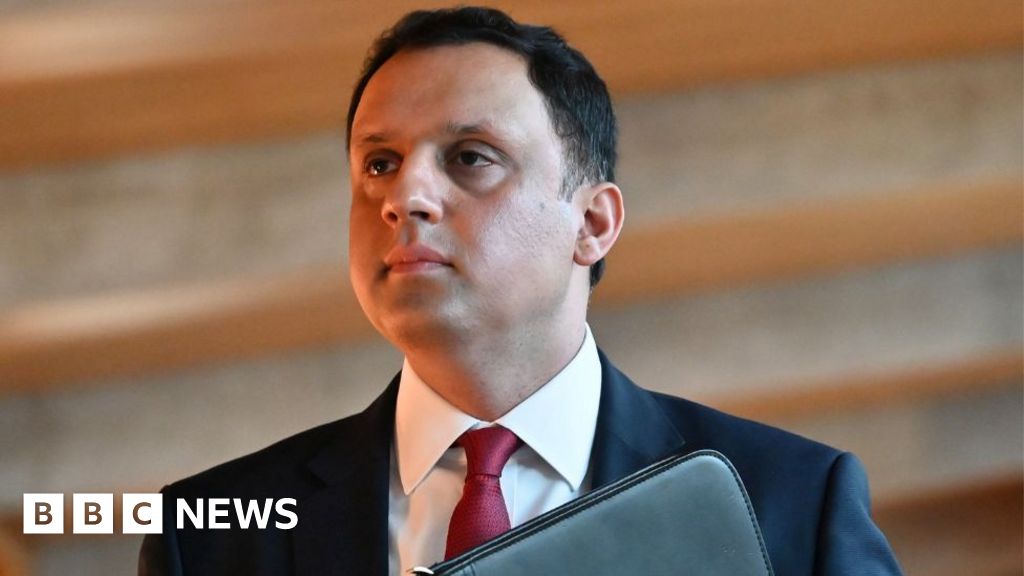 Sarwar vows to release Sturgeon inquiry files