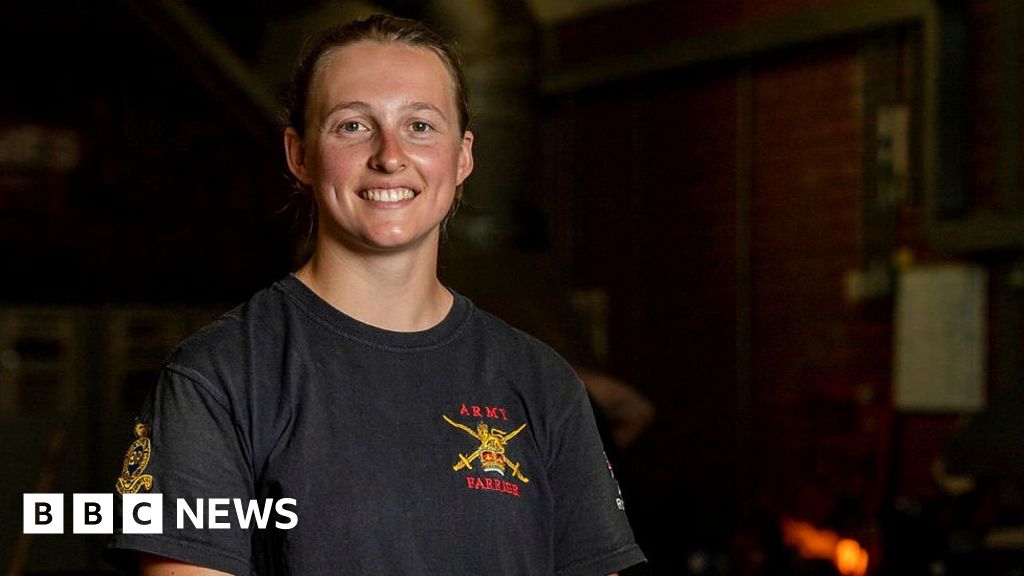 Army appoints Whitwell woman as first female military farrier - BBC News