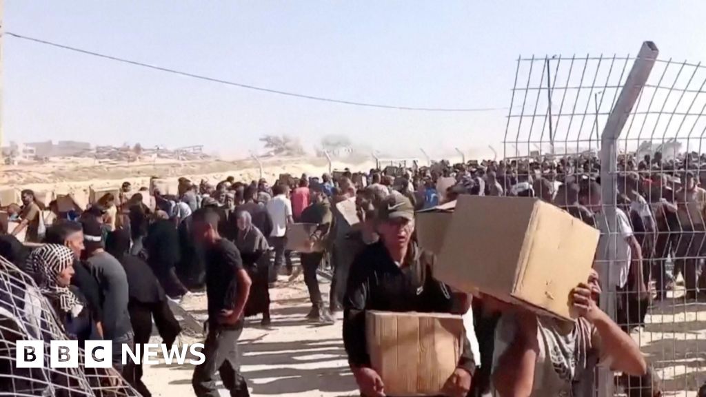 Gaza: Crowds storm US-backed group’s new aid distribution centre