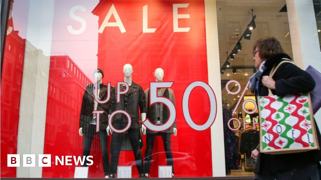 'Women hit hardest by High Street job losses'