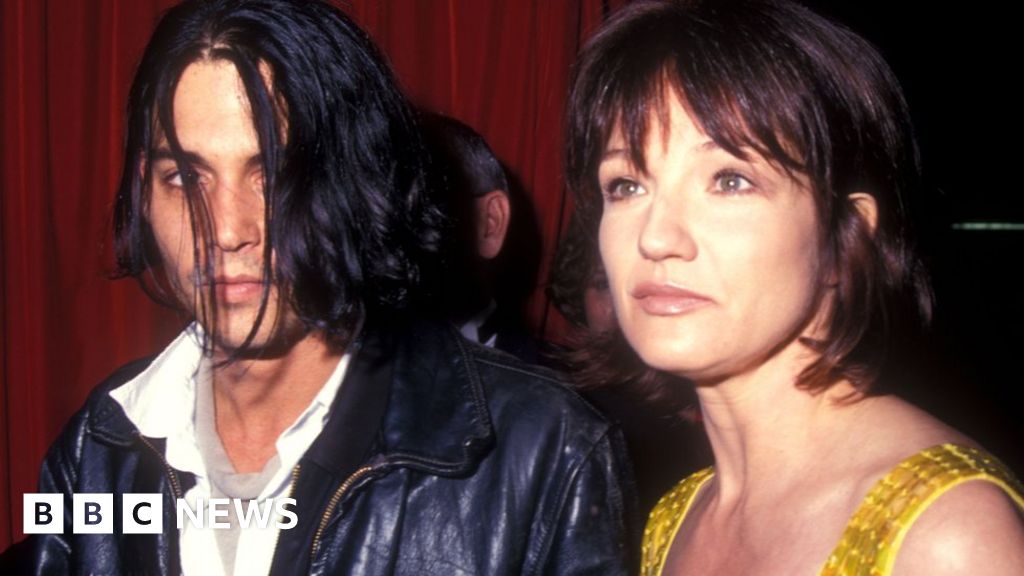 Johnny Depp was jealous and controlling, ex-girlfriend Ellen Barkin says