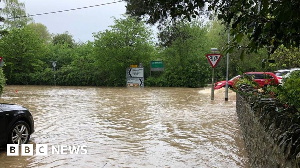 Flash flooding: Major incident declared after heavy rain in south 