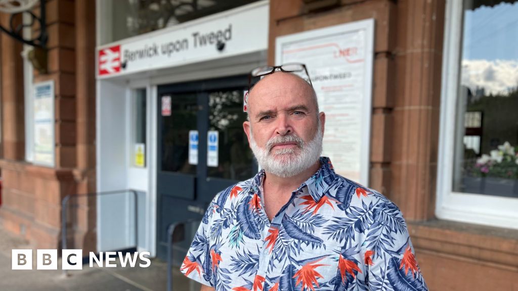 Man with Tourette's fears closure of train ticket offices - BBC News