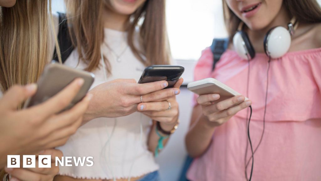 Schools should restrict phone use, guidance in Northern Ireland says