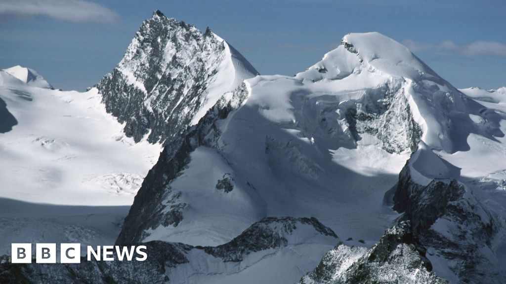 Тела на пет скиори, намерени в близост до курорта Швейцария 