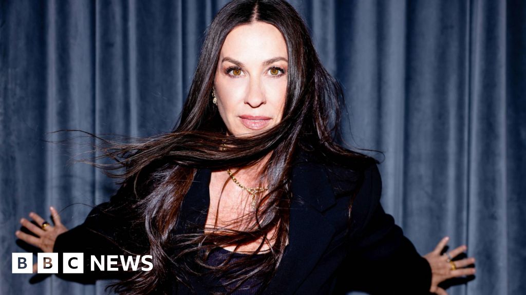 Alanis Morissette to headline Blenheim Palace festival