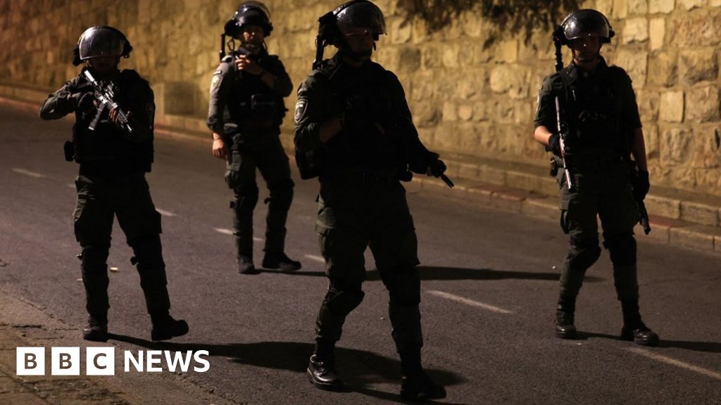 Jerusalem: Clashes erupt at contested holy site