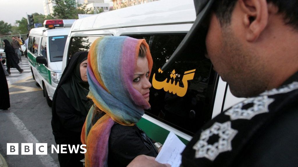 La police morale iranienne va reprendre les patrouilles du foulard