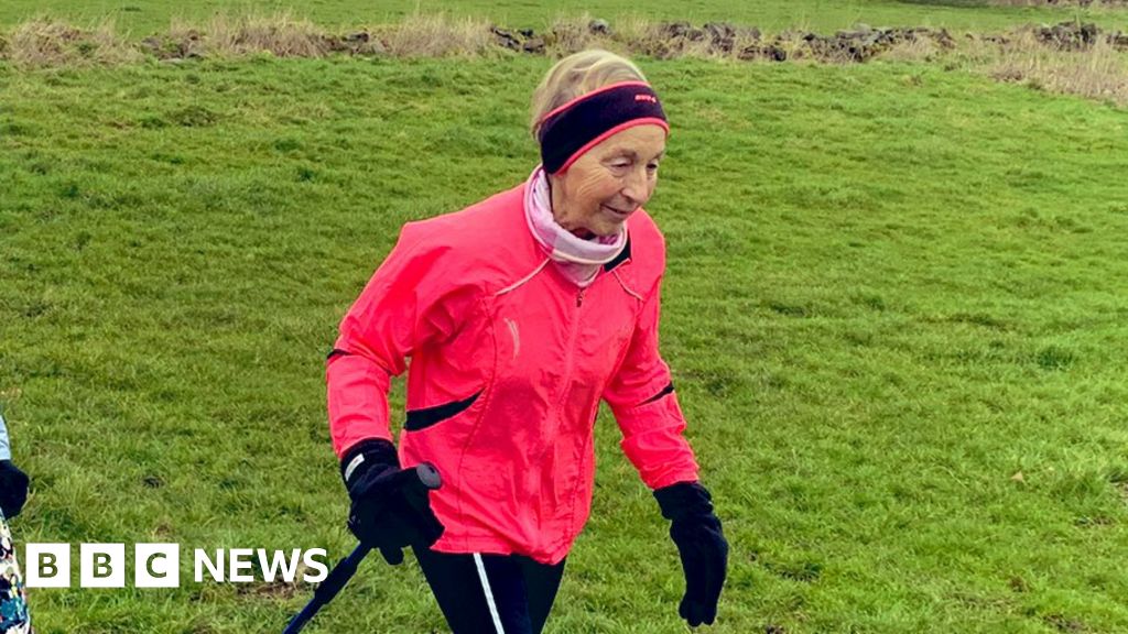 The 81yearold Leeds runner aiming for 300 marathons BBC News