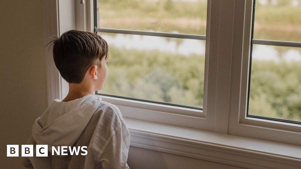 Government pledges to end children living in B&Bs