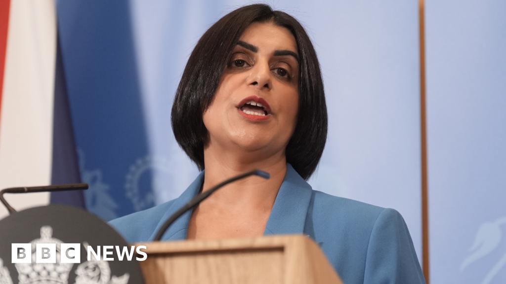 Failed asylum seeker families to be offered up to £40k to leave UK