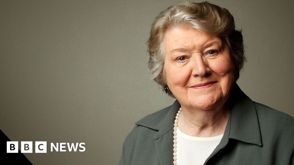 Dame Patricia Routledge obituary: The life of TV's magnificently snobby 'Hyacinth Bucket'