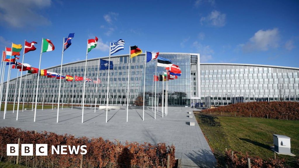 Russia to suspend Nato diplomatic mission amid tension