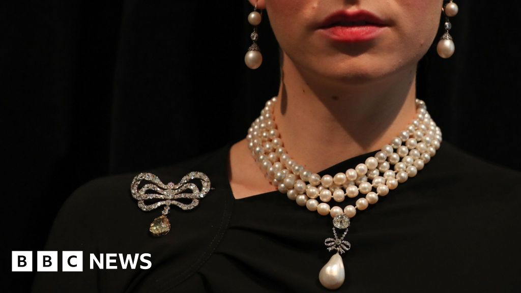Marie auctioned for $36m - BBC