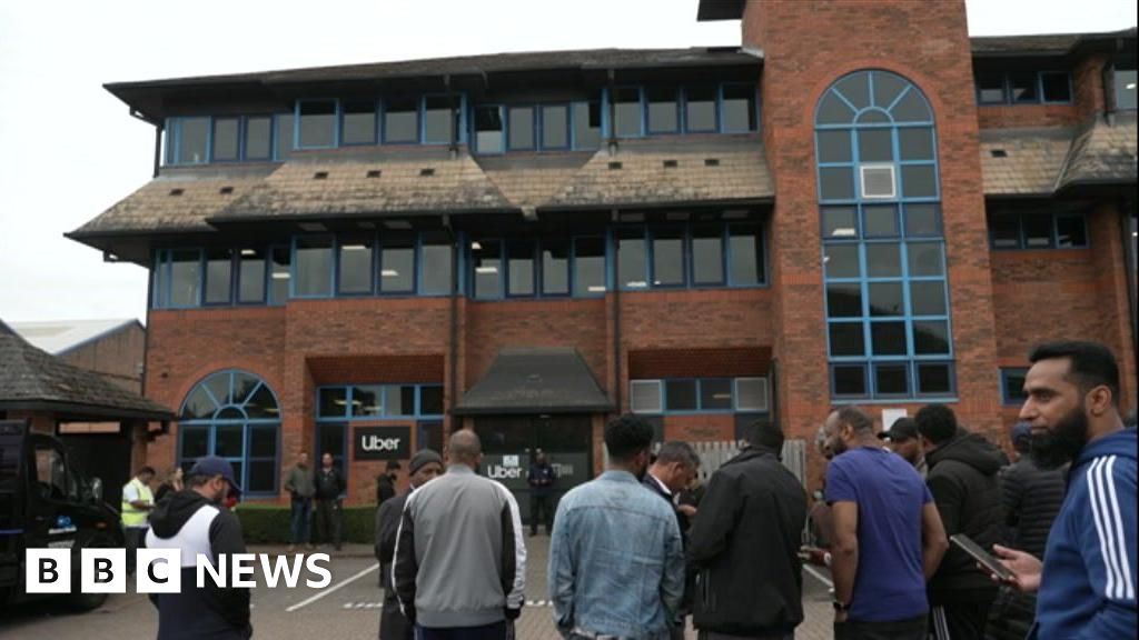 Hundreds protest over pay outside Birmingham Uber offices